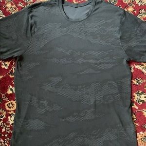Lululemon Men’s XXL Camo Metal Vent Ss T-shirt
